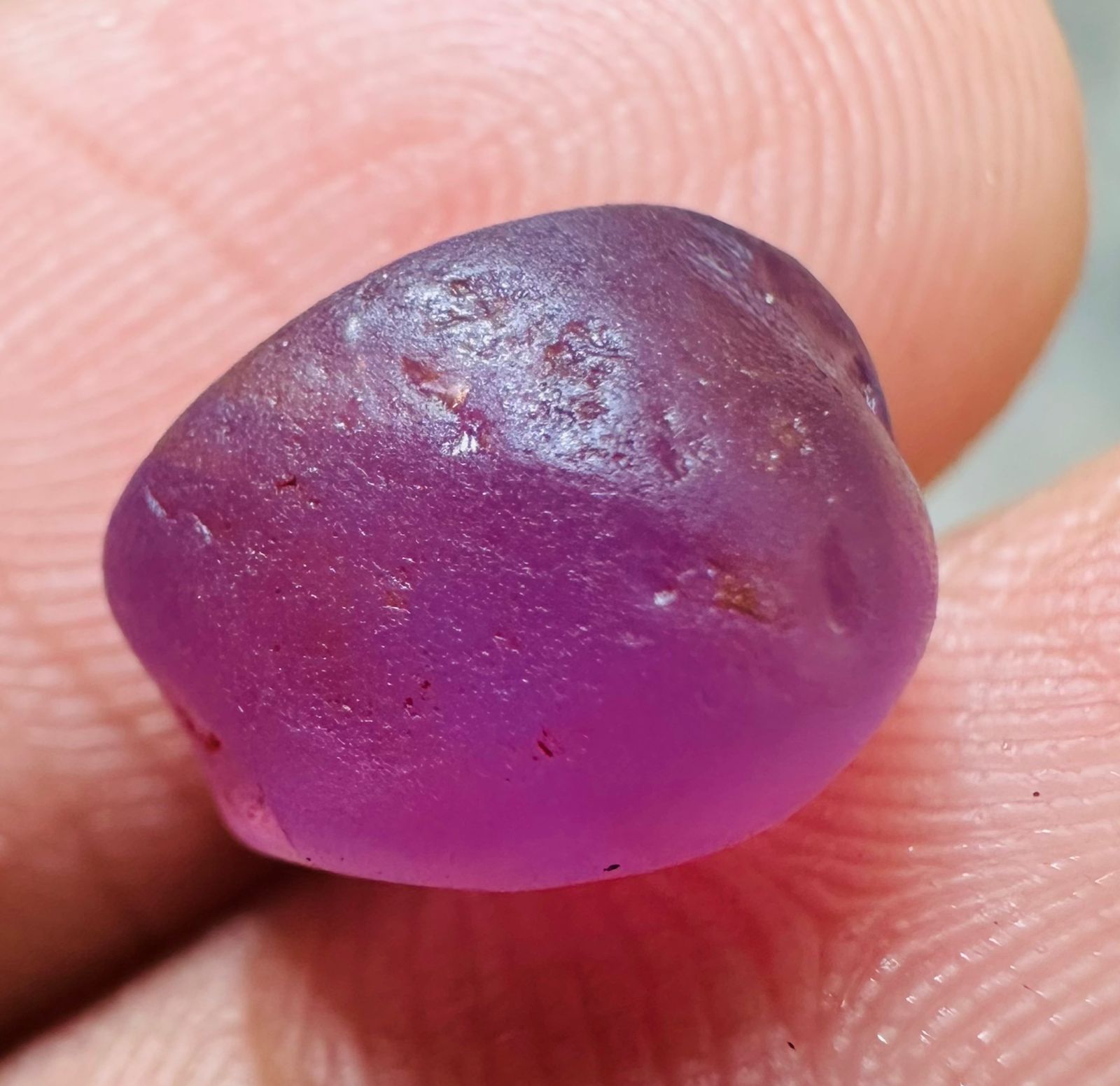 Natural rough vialat color  stone