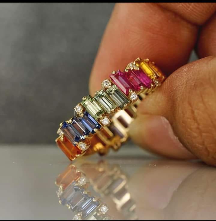 ring makes by natural pink, yellow, green, blue and orange brackets stones weight 9ct with yellow gold 4g