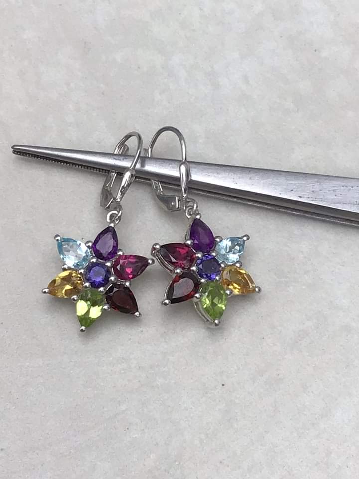 Earring natural  sapphire green, yellow, blue, hote pink, light blue, purple pear-shaped stones weight 6ct with silver