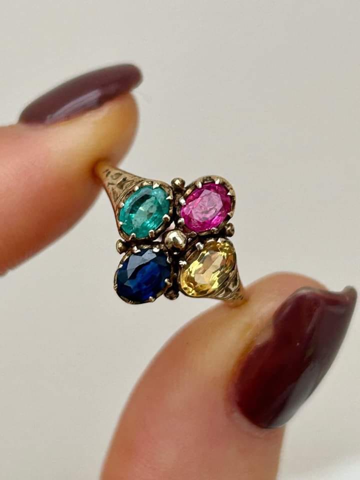 ring makes by natural sapphire hote pink, yellow, blue, green, with cats eye stones weight 3.6ct yellow gold weight 4.8g