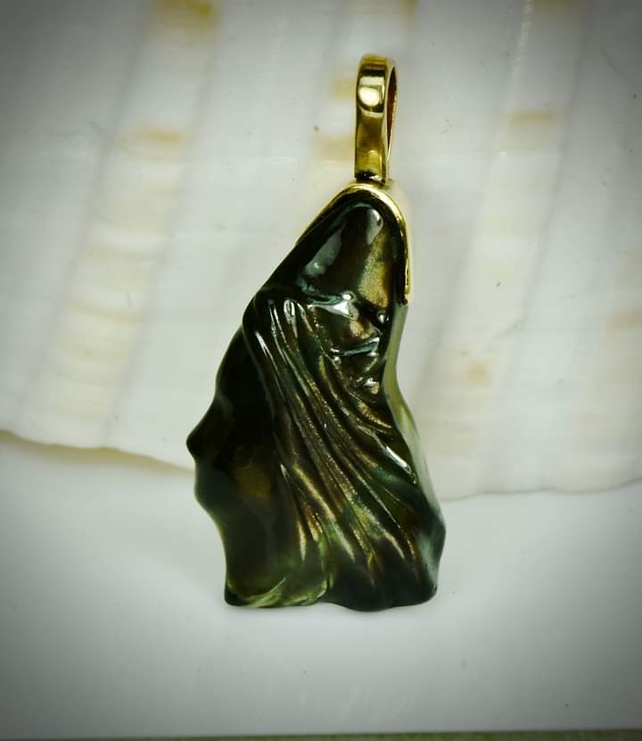 Natural green zircon 7.67ct stone with silver 2.4g pendant